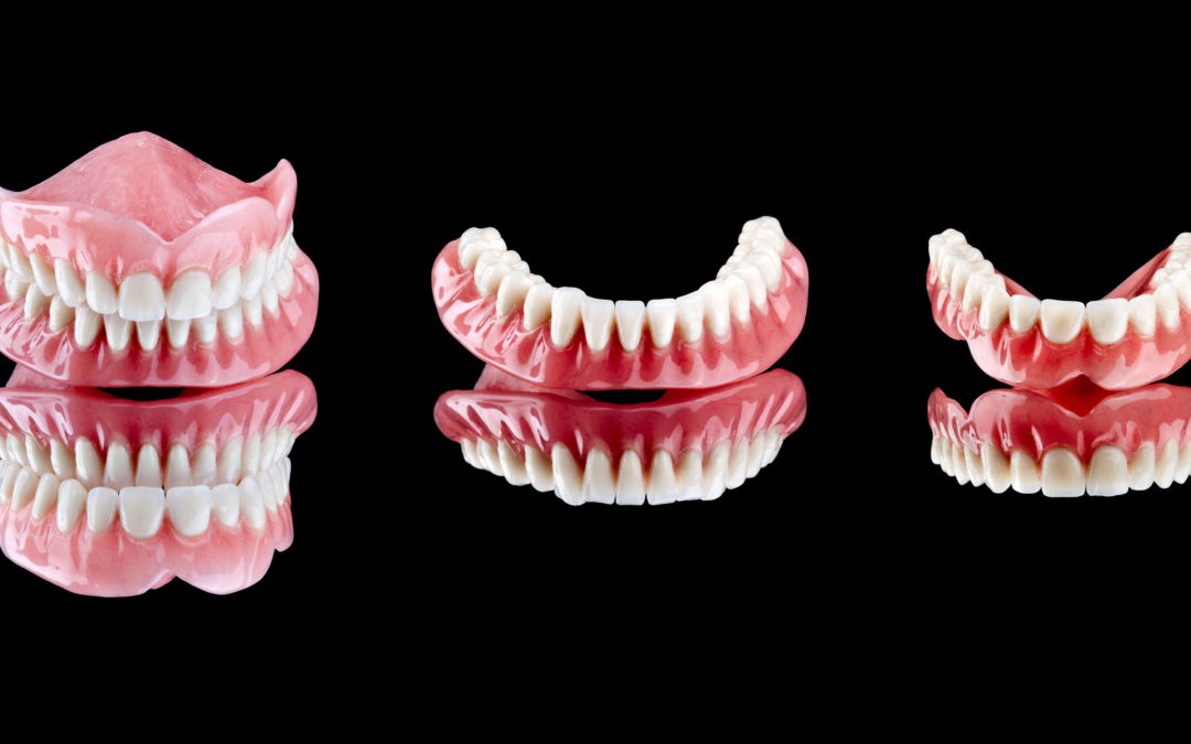 Como higienizar próteses e implantes?